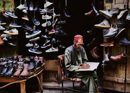 McCurry in mostra a Roma: magia della lettura in 40 scatti da tutto il mondo