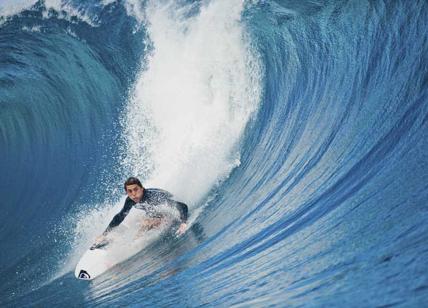 Tra le onde col surfista Fioravanti. Fondazione Laureus promuove lo sport