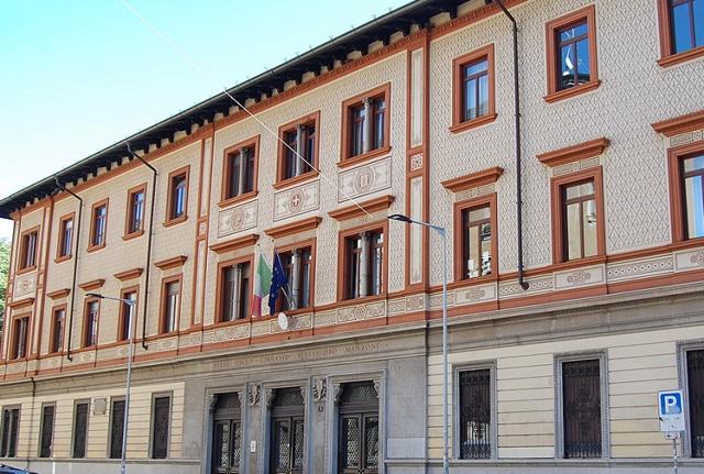 Il liceo Manzoni di Milano Il liceo Manzoni di Milano