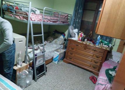 B&B abusivo, 40 migranti stipati in 3 appartamenti: 200 euro per un letto