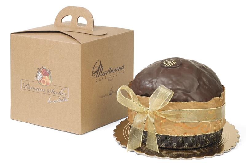 PASTICCERIA MARTESANA MILANO - diretta da Vincenzo Santoro e rappresentata dal suo Capo pasticcere Davide Comaschi, è diventata oggi un punto di riferimento a Milano, affermandosi tra le migliori in campo Italiano e Mondiale. Qui potete trovare il panettone tradizionale rivisitato in versione Sacher! Realizzato con la pasta base tradizionale viene ricoperto da una glassa di cioccolato fondente e farcito di cubetti di albicocca. Un matrimonio di successo! Pasticceria Martesana - via Cagliero, 14 Milano
