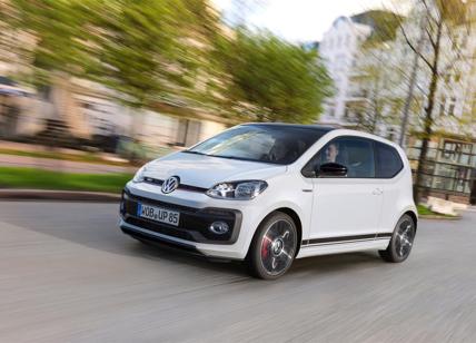 Volkswagen up! si veste da GTI