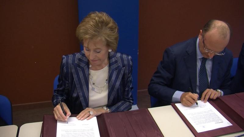 Il Presidente di Confindustria Vincenzo Boccia e la Presidente del Consiglio di Gestione Ubi Banca Letizia Moratti alla sigla del Protocollo d'intesa per sostenere e far crescere le imprese impegnate in processi di innovazione e trasformazione digitale. Il Presidente di Confindustria Vincenzo Boccia e la Presidente del Consiglio di Gestione Ubi Banca Letizia Moratti alla sigla del Protocollo d'intesa per sostenere e far crescere le imprese impegnate in processi di innovazione e trasformazione digitale.