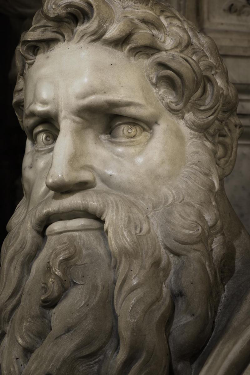 La statua di Mosè, parte della Tomba di Giulio II di Michelangelo, restaurata e illuminata a regola d'arte con il contributo del Gioco del Lotto.@Andrea Jemolo