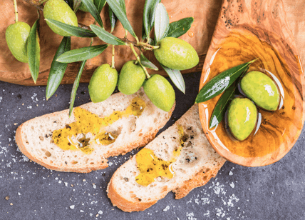 Pane e olio: i benefici del pane e olio, la merenda che aiuta la salute