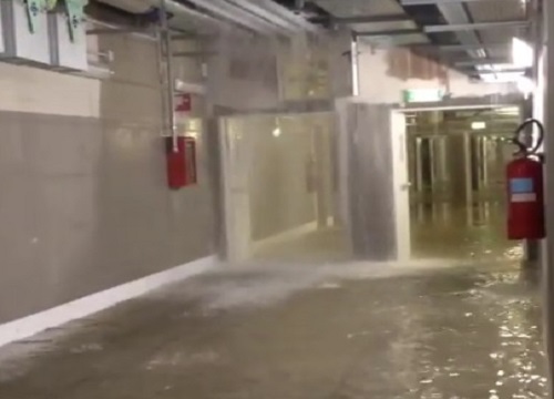 L'ospedale di Bergamo allagato L'ospedale di Bergamo allagato