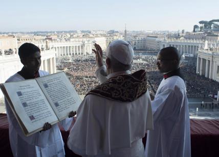 Vaticano: si dimettono i responsabili della sala stampa Burke - Garcia