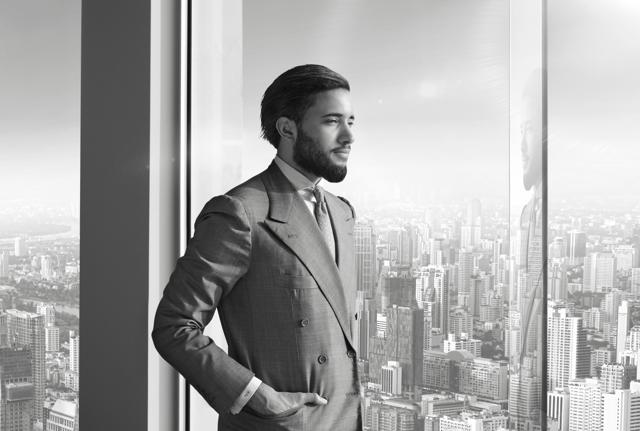 Pasquale Junior Natuzzi, 27 anni, terzo figlio dell'omonimo presidente e ad di Natuzzi, la più grande casa di arredamento italiana che sta attuando un ambizioso piano di espansione retail in tutto il mondo. Pasquale Junior Natuzzi, 27 anni, terzo figlio dell'omonimo presidente e ad di Natuzzi, la più grande casa di arredamento italiana che sta attuando un ambizioso piano di espansione retail in tutto il mondo.