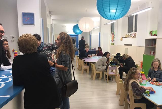 Sherli Carling in mostra da Peekaboo Sherli Carling in mostra da Peekaboo