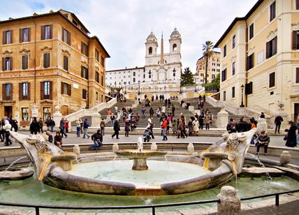 Roma, turista colto da malore muore sulla scalinata di Trinità dei Monti