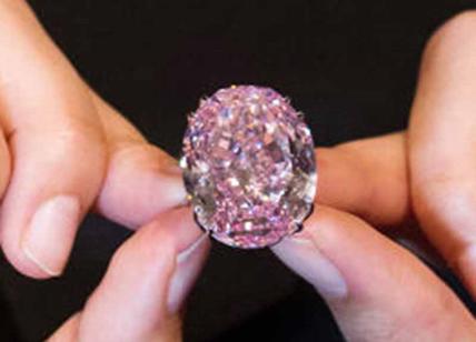 Asta record per diamante 'Pink Star': venduto a 71,2 mln dollari