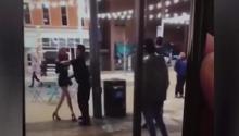 Video choc! Polizia USA sbatte a terra con violenza una ragazza