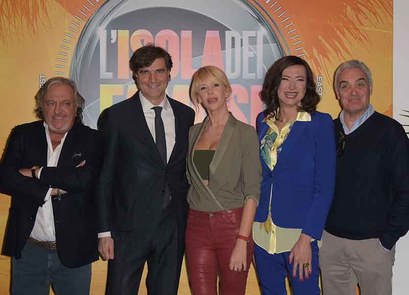 presentazione isola famosi ape