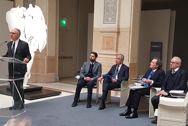 Un momento della presentazione del volume Il Codice della Bellezza, un viaggio nelle sei sedi storiche di Intesa Sanpaolo in occasione del suo decennale. Un momento della presentazione del volume Il Codice della Bellezza, un viaggio nelle sei sedi storiche di Intesa Sanpaolo in occasione del suo decennale.