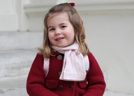 Kate Middleton, le foto di Charlotte al primo giorno di asilo