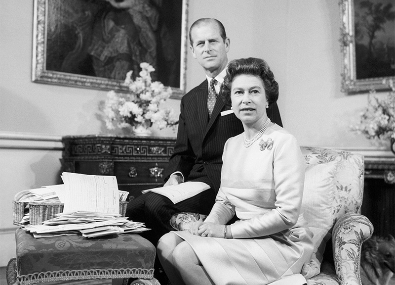 20/11/72 la regina Elisabetta festeggia le nozze di argento col marito nella sala Belga a Buckingham Palace 20/11/72 la regina Elisabetta festeggia le nozze di argento col marito nella sala Belga a Buckingham Palace