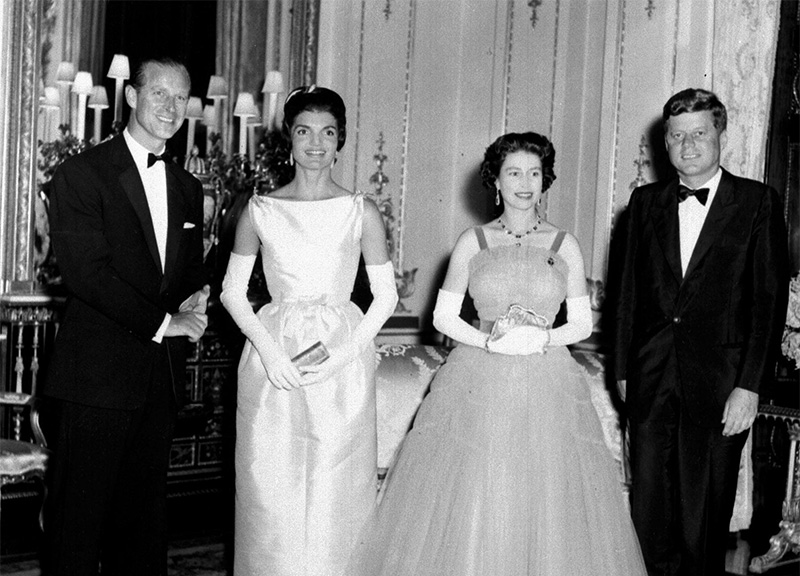 05/06/1961 il presidente americano John F Kennedy e sua moglie Jacqueline in visita alla regina Elisabetta II e al marito il Duca di Edimburgo a Buckingham Palace, Londra. 05/06/1961 il presidente americano John F Kennedy e sua moglie Jacqueline in visita alla regina Elisabetta II e al marito il Duca di Edimburgo a Buckingham Palace, Londra.