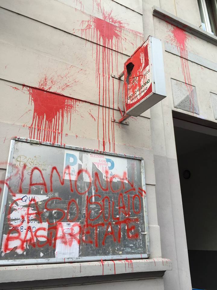 Sedi del Pd Milano imbrattate Sedi del Pd Milano imbrattate