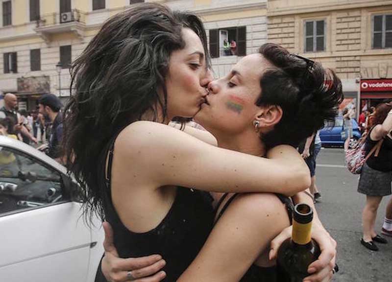 Gay, lesbiche e trans sfilano ad Ostia: il 14 luglio terza edizione del Pri...