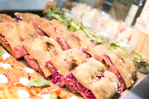 Il Bistrot di Autogrill a Identità Golose: un Open Lab sulle nuove tendenze alimentari, con un occhio di riguardo per il cibo vegano e vegetariano.