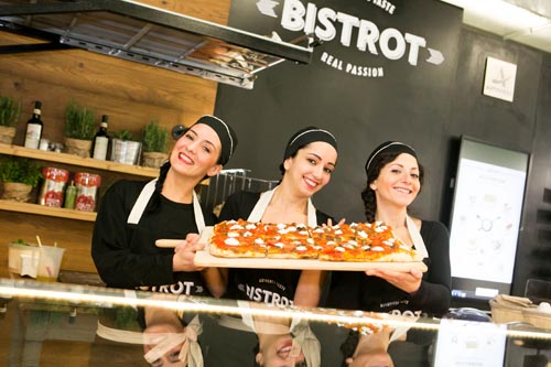 Il Bistrot di Autogrill a Identità Golose: un Open Lab sulle nuove tendenze alimentari, con un occhio di riguardo per il cibo vegano e vegetariano.