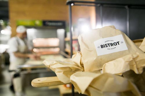 Il Bistrot di Autogrill a Identità Golose: un Open Lab sulle nuove tendenze alimentari, con un occhio di riguardo per il cibo vegano e vegetariano.