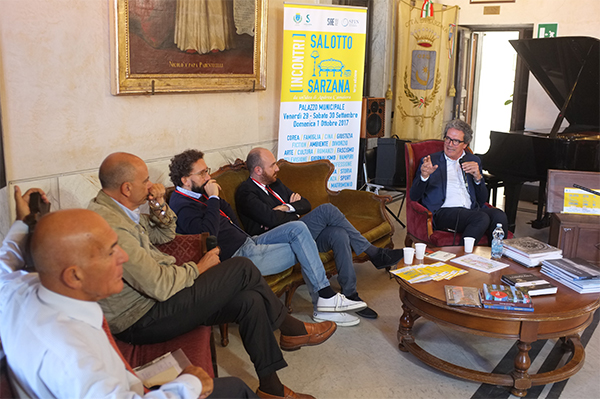 Da sinistra lo storico Alessandro Duce, l’assessore alla Cultura del Comune di La Spezia Paolo Asti, Andrea Camaiora, il giornalista del Corsera Giuseppe Falci e Pietro Folena Da sinistra lo storico Alessandro Duce, l’assessore alla Cultura del Comune di La Spezia Paolo Asti, Andrea Camaiora, il giornalista del Corsera Giuseppe Falci e Pietro Folena