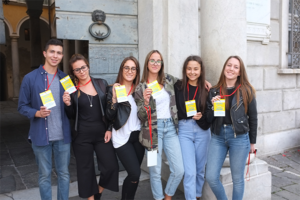 Alcuni giovani dello staff della manifestazione Alcuni giovani dello staff della manifestazione