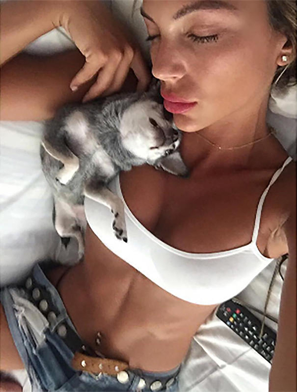 Le dieci foto più sexy del giorno: Sarah Nile