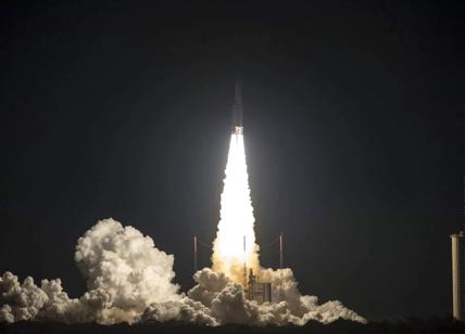 Musk, Bezos e la lotta sui satelliti. Quanto vale la space economy
