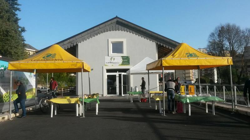 La sede di ScamBioLoGiCo, prima Green Station d’Italia di Legambiente nell'ex scalo merci della stazione di Potenza Superiore. La sede di ScamBioLoGiCo, prima Green Station d’Italia di Legambiente nell'ex scalo merci della stazione di Potenza Superiore.