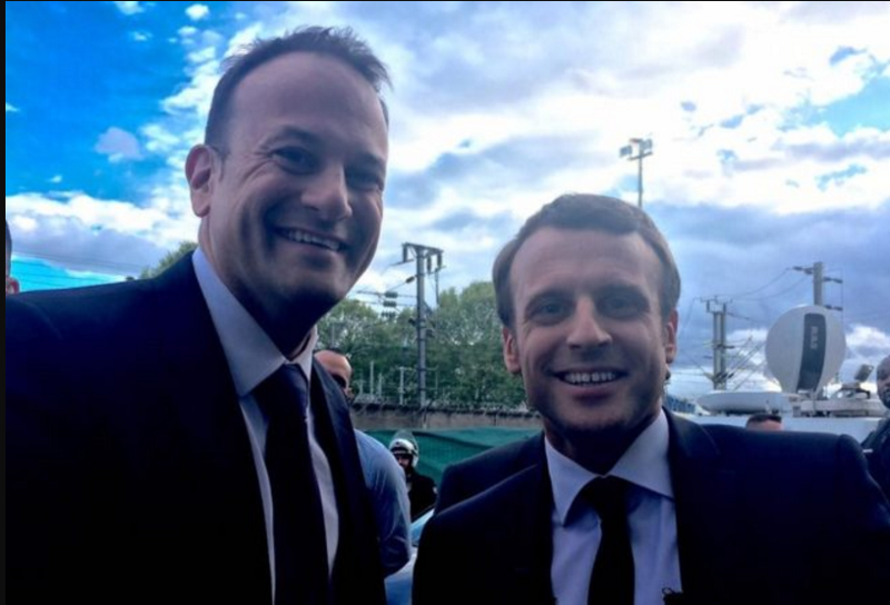 Varadkar con il quasi coetaneo presidente francese Emmanuel Macron Varadkar con il quasi coetaneo presidente francese Emmanuel Macron