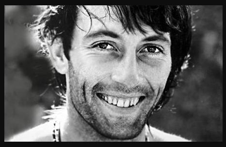 Il fotografo Premio Pulitzer Kevin Carter, morto suicida nel 1994 all'età di 33 anni Il fotografo Premio Pulitzer Kevin Carter, morto suicida nel 1994 all'età di 33 anni