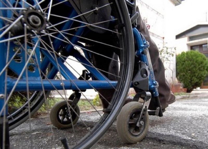 sedia a rotelle disabile