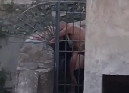 Sesso in pubblico ai Fori Imperiali. Roma hot e choc. FOTO E VIDEO DEL SESSO