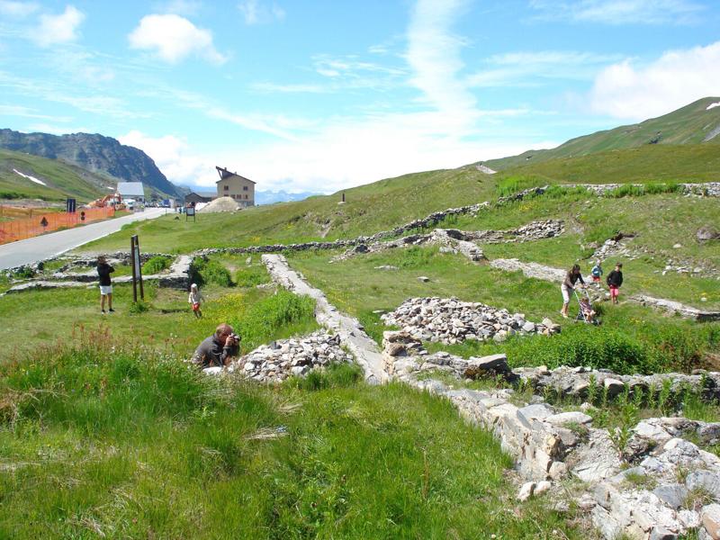Sito archeologico Colle Piccolo San Bernardo Sito archeologico Colle Piccolo San Bernardo
