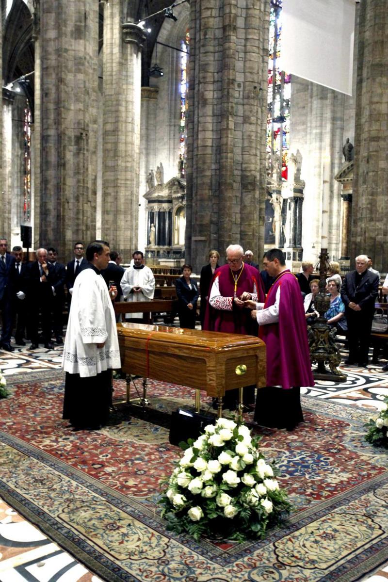 Dionigi Tettamanzi, la camera ardente nel Duomo di Milano Dionigi Tettamanzi, la camera ardente nel Duomo di Milano
