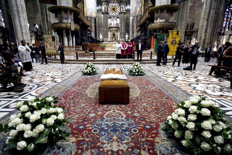 Dionigi Tettamanzi, la camera ardente nel Duomo di Milano Dionigi Tettamanzi, la camera ardente nel Duomo di Milano