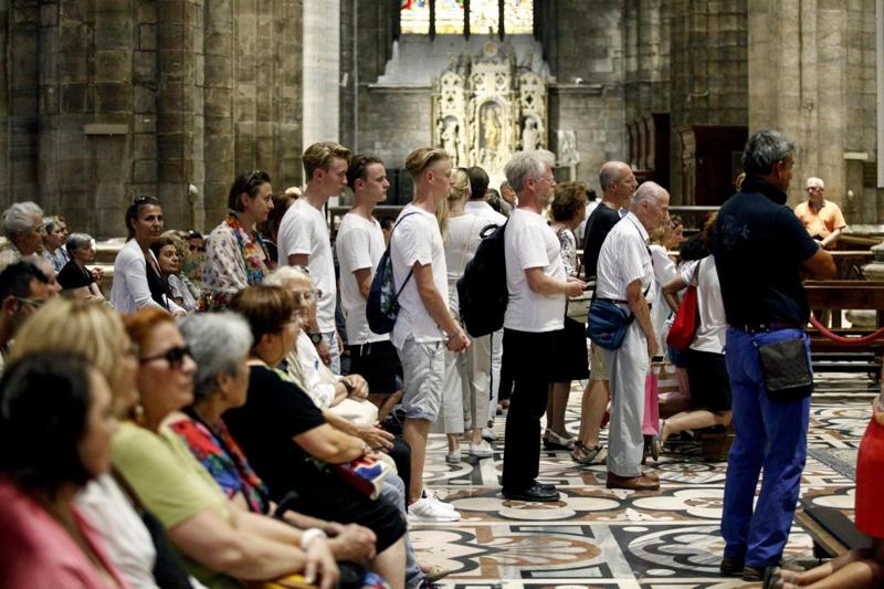 Dionigi Tettamanzi, la camera ardente nel Duomo di Milano Dionigi Tettamanzi, la camera ardente nel Duomo di Milano