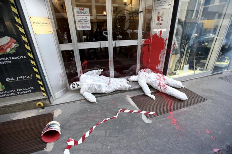 Milano, la manifestazione degli studenti Milano, la manifestazione degli studenti