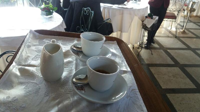 Solo caffè senza zucchero per Renzi