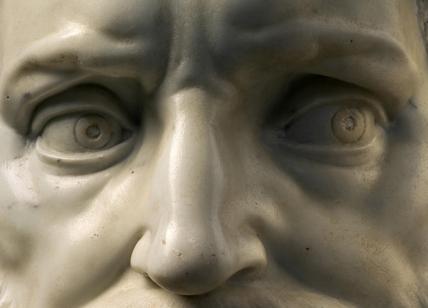 La statua di Mosè torna a risplendere con il restauro e la nuova illuminazione La statua di Mosè torna a risplendere con il restauro e la nuova illuminazione