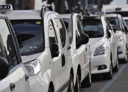 Taxi e Ncc abusivi: revocate 92 licenze irregolari. Pugno duro della Polizia
