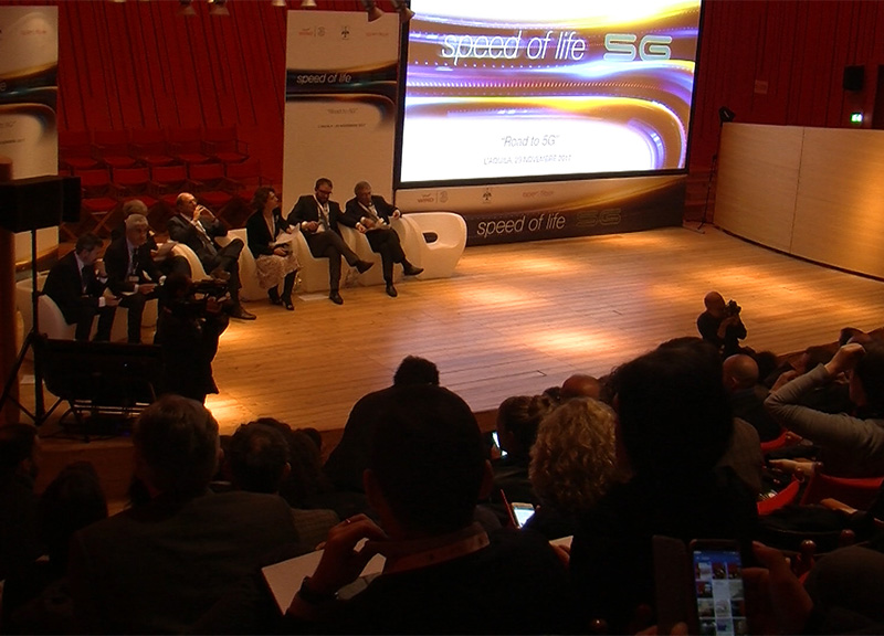 Un momento della presentazione del progetto Open Fiber e Wind Tre per la sperimentazione del 5G a L’Aquila, oggi all’Auditorium del Parco proprio a L’Aquila. Un momento della presentazione del progetto Open Fiber e Wind Tre per la sperimentazione del 5G a L’Aquila, oggi all’Auditorium del Parco proprio a L’Aquila.