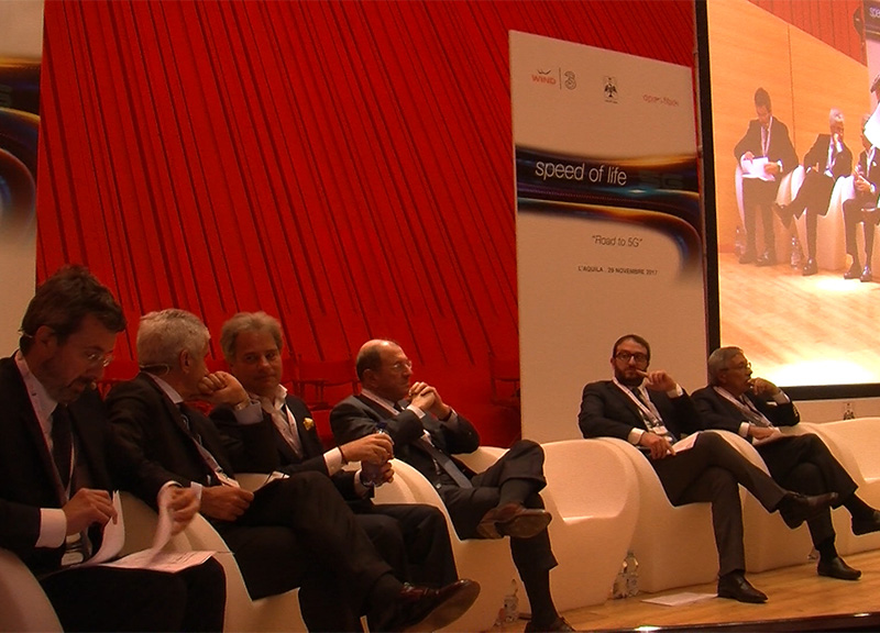 Un momento della presentazione del progetto Open Fiber e Wind Tre per la sperimentazione del 5G a L’Aquila, oggi all’Auditorium del Parco proprio a L’Aquila. Un momento della presentazione del progetto Open Fiber e Wind Tre per la sperimentazione del 5G a L’Aquila, oggi all’Auditorium del Parco proprio a L’Aquila.