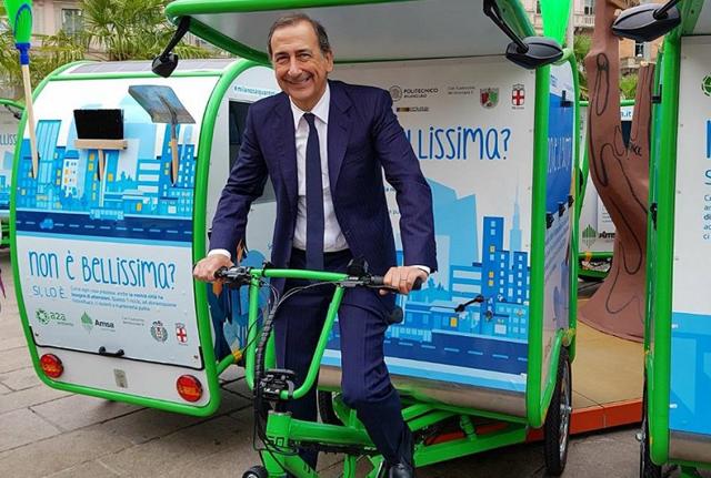 Amsa, il sindaco Beppe Sala prova T-Riciclo Amsa, il sindaco Beppe Sala prova T-Riciclo