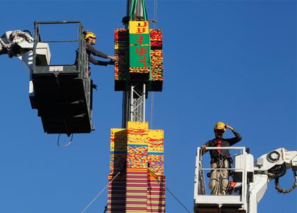 Israele, torre di Lego alta 36 metri. La sfida per vincere il Guinness