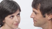 Pensi che ti stia tradendo? Ecco i segnali che lo rivelano