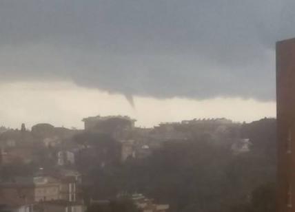 Maltempo a Roma: una tromba d'aria colpisce Valmontone: tetti divelti e danni