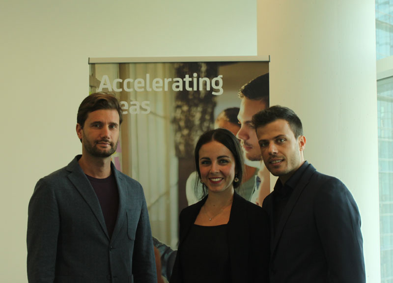 Gianpiero Tessitore, Francesco Merlino e Valentina Longobardo di Vegea (Milano), startup vincitrice della sezione Innovative Made in Italy nell'edizione 2017 di #UniCreditStartLab, che ha ideato un innovativo materiale vegetale prodotto attraverso speciali trattamenti delle fibre e degli oli contenuti nella vinaccia, ossia l’insieme di bucce, semi e raspi dell'uva che si ricavano durante la produzione del vino.